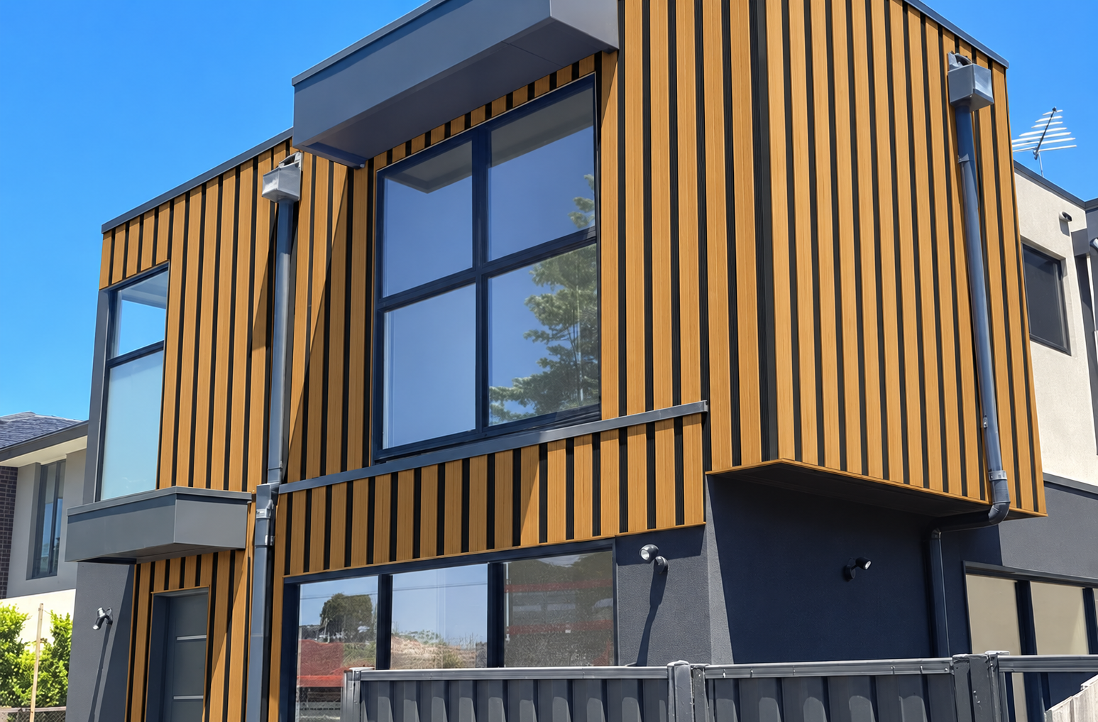 Contrast Cladding Teak-Black Preview